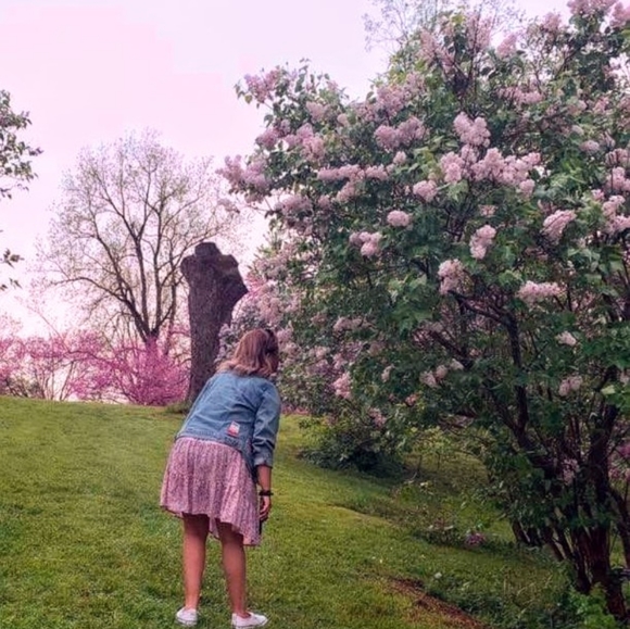 Hi! I'm Kris. - Picture 2 of 3